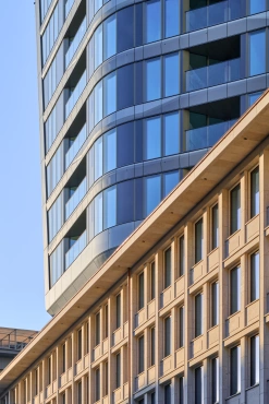 Fassadendetail Alt trifft auf Neu