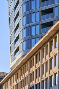 Fassadendetail Alt trifft auf Neu