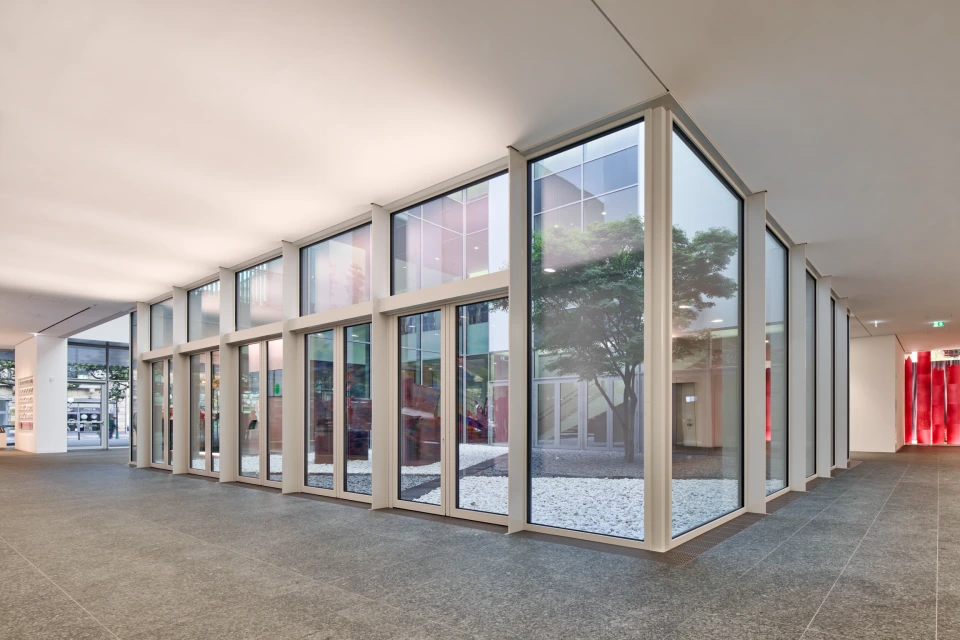 Architekturfotografie zentraler Innenhof mre