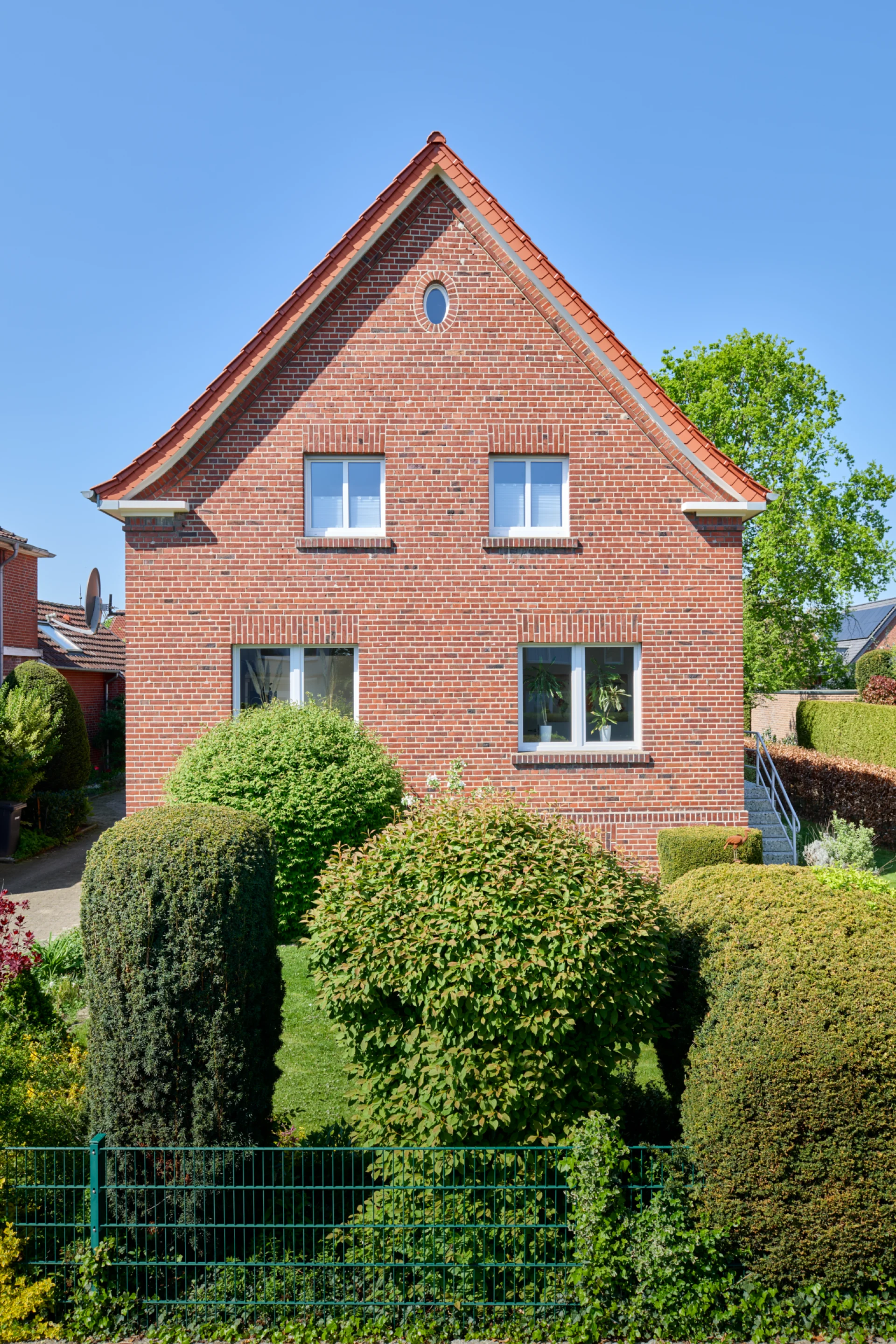 Straßenansicht Wohnhaus frontal
