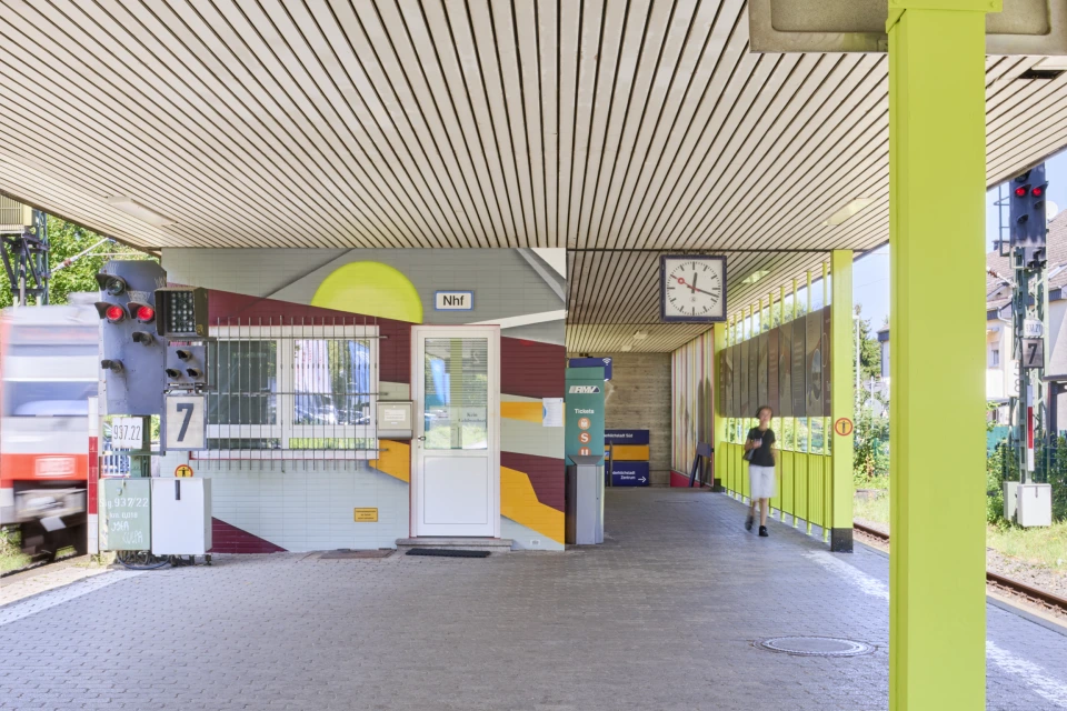 Kunstwerk Morgenrot S-Bahnhof Niederhöchstadt