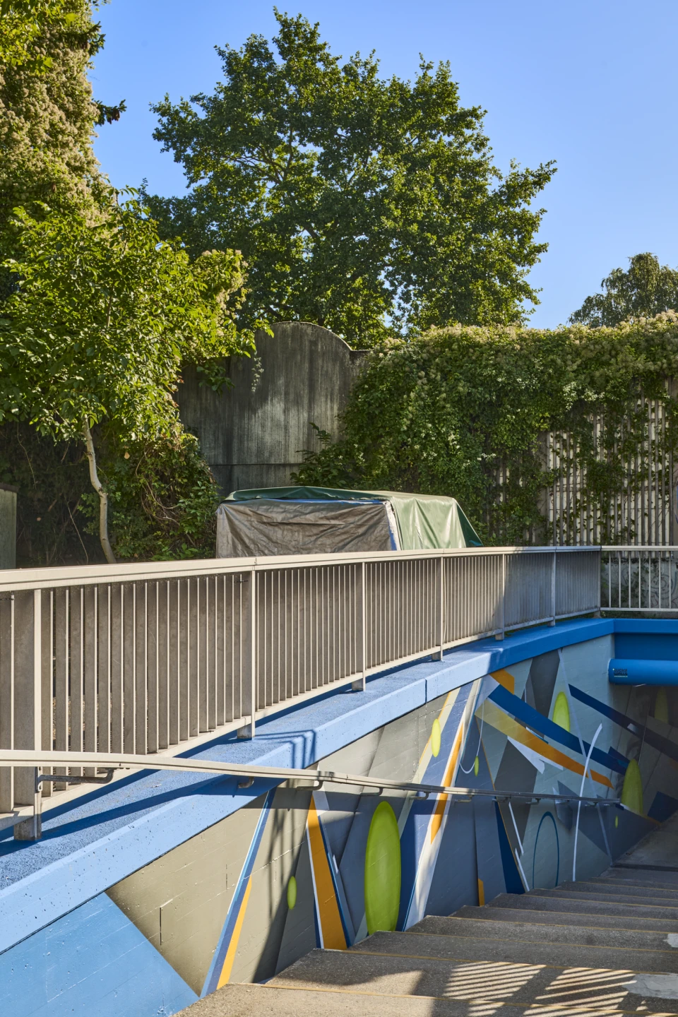 Zuweg Fußgängertunnel Abendblau Künstler THECUT