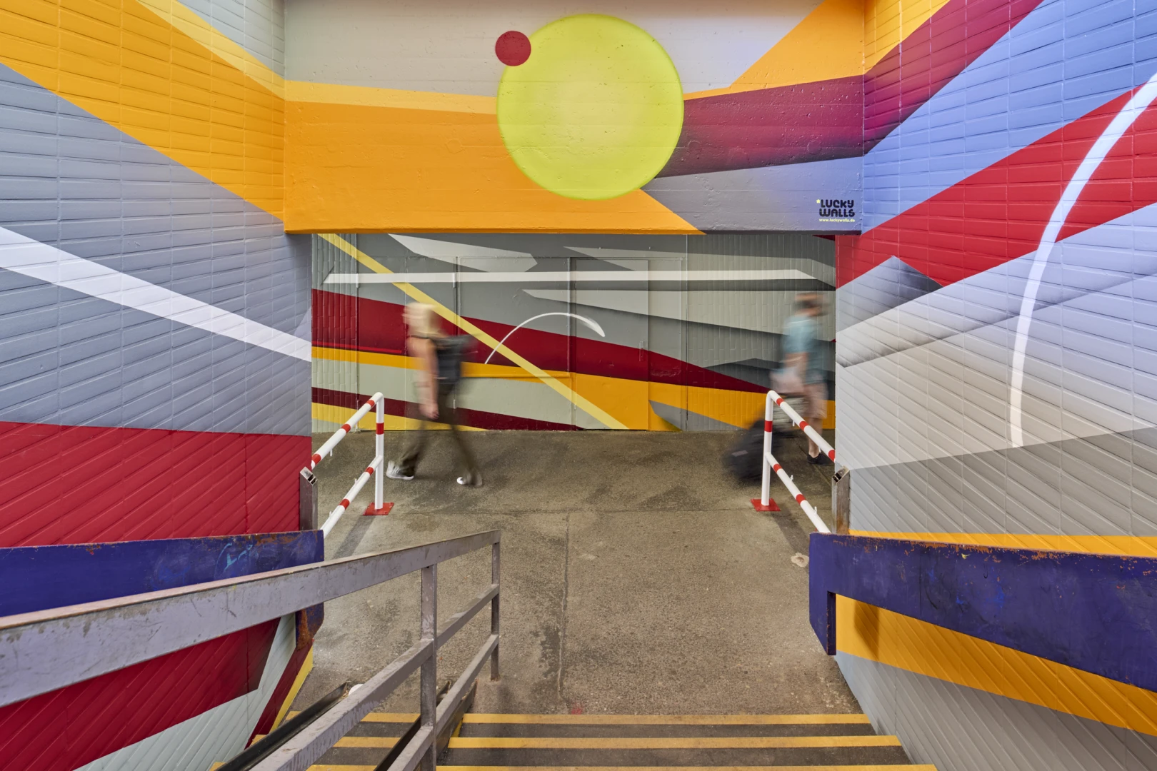 Treppenabgang S-Bahnhof mit Blick in den Tunnel