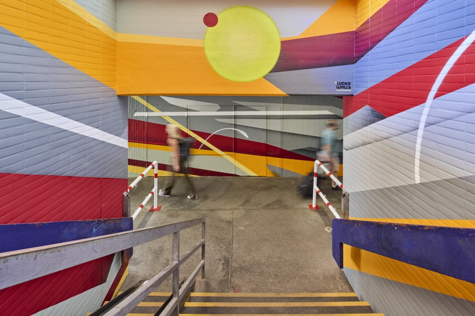 Treppenabgang S-Bahnhof mit Blick in den Tunnel