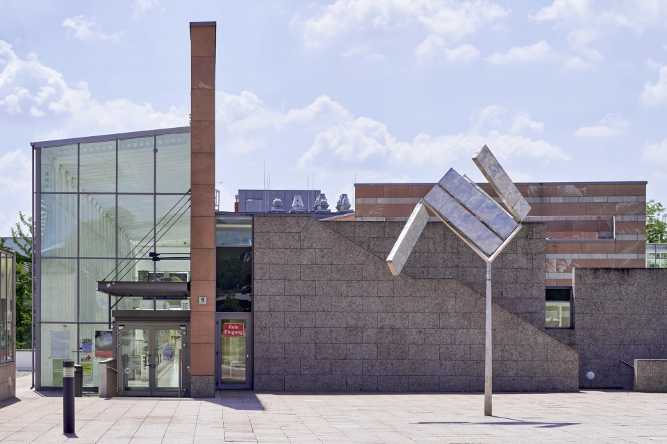 Architekturfotografie Eingang Biozentrum