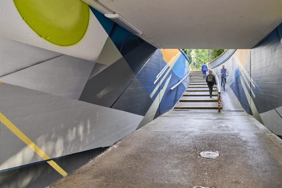 Fußgängertunnel Abendblau Blickrichtung S-Bahnstation