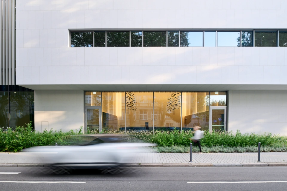 Außenansicht Veranstaltungsraum Maki Forum