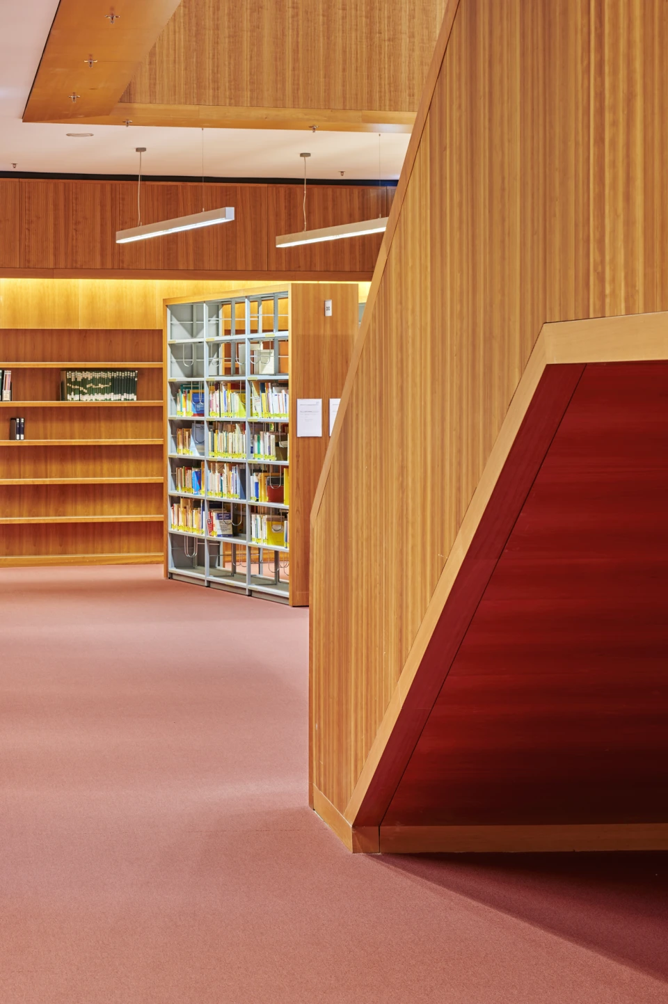 Detail Treppe Bibliothek PEG Gebäude