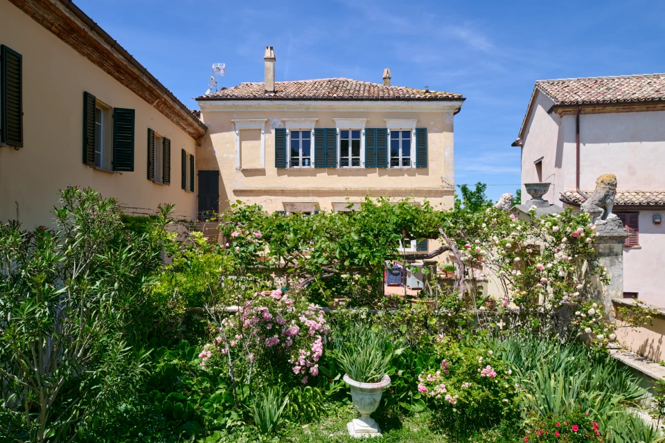Grüner Garten Palazzo Minzoni