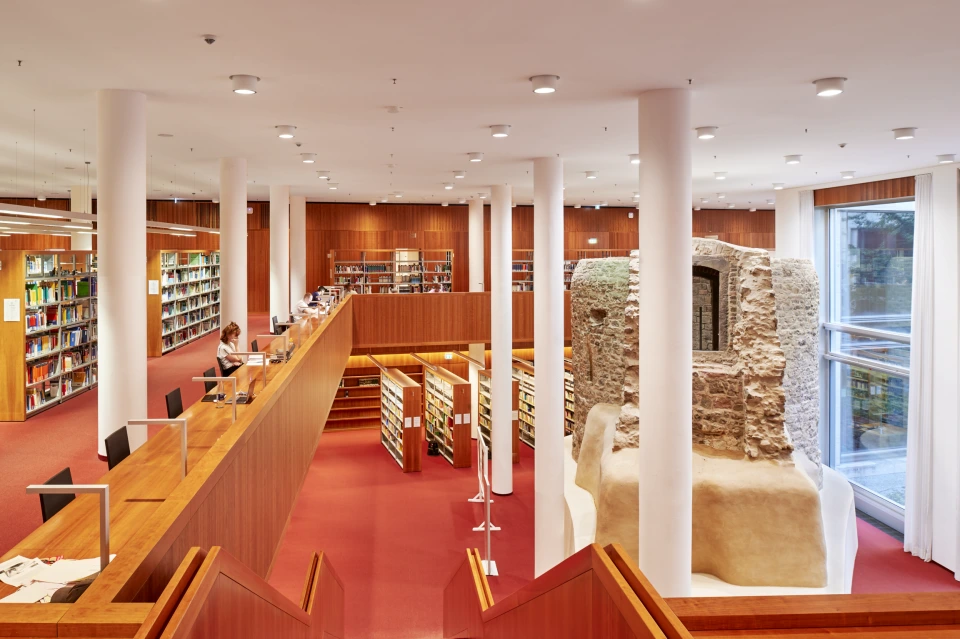 Historischer Eiskeller in Bibliothek