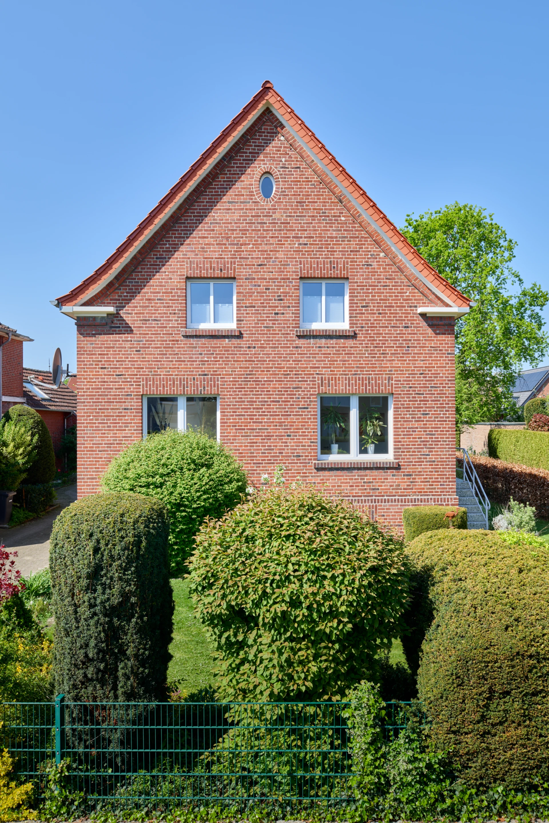 Straßenansicht Wohnhaus frontal
