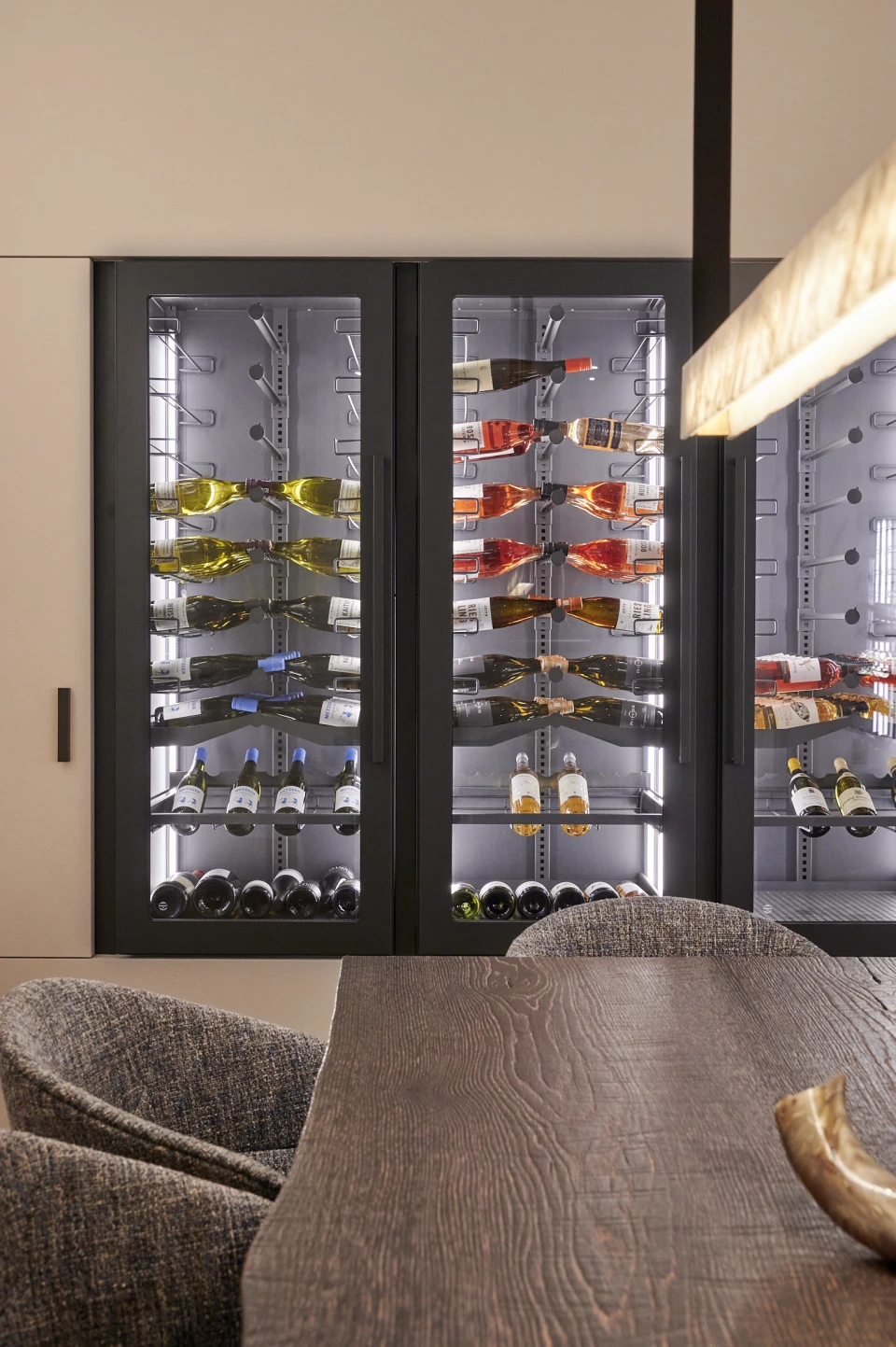 Detail Interior mit Weinschrank Frankfurt am Main