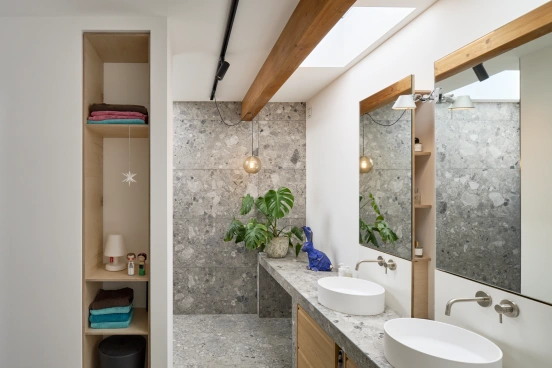 Interiordesign Tageslicht Badezimmer mit Oberlicht