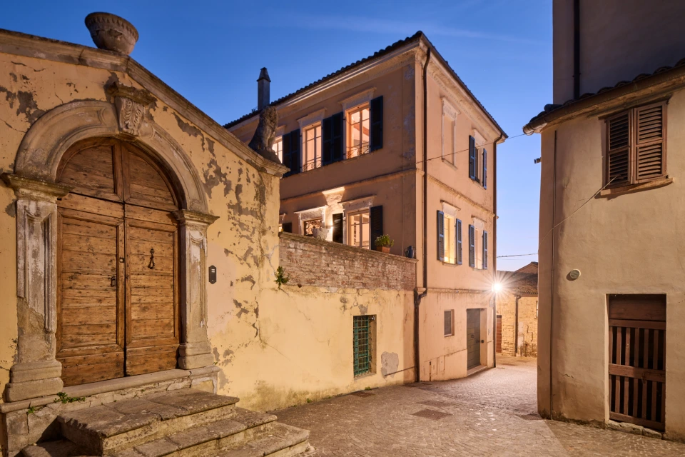 Palazzo Minzoni im Abendlicht