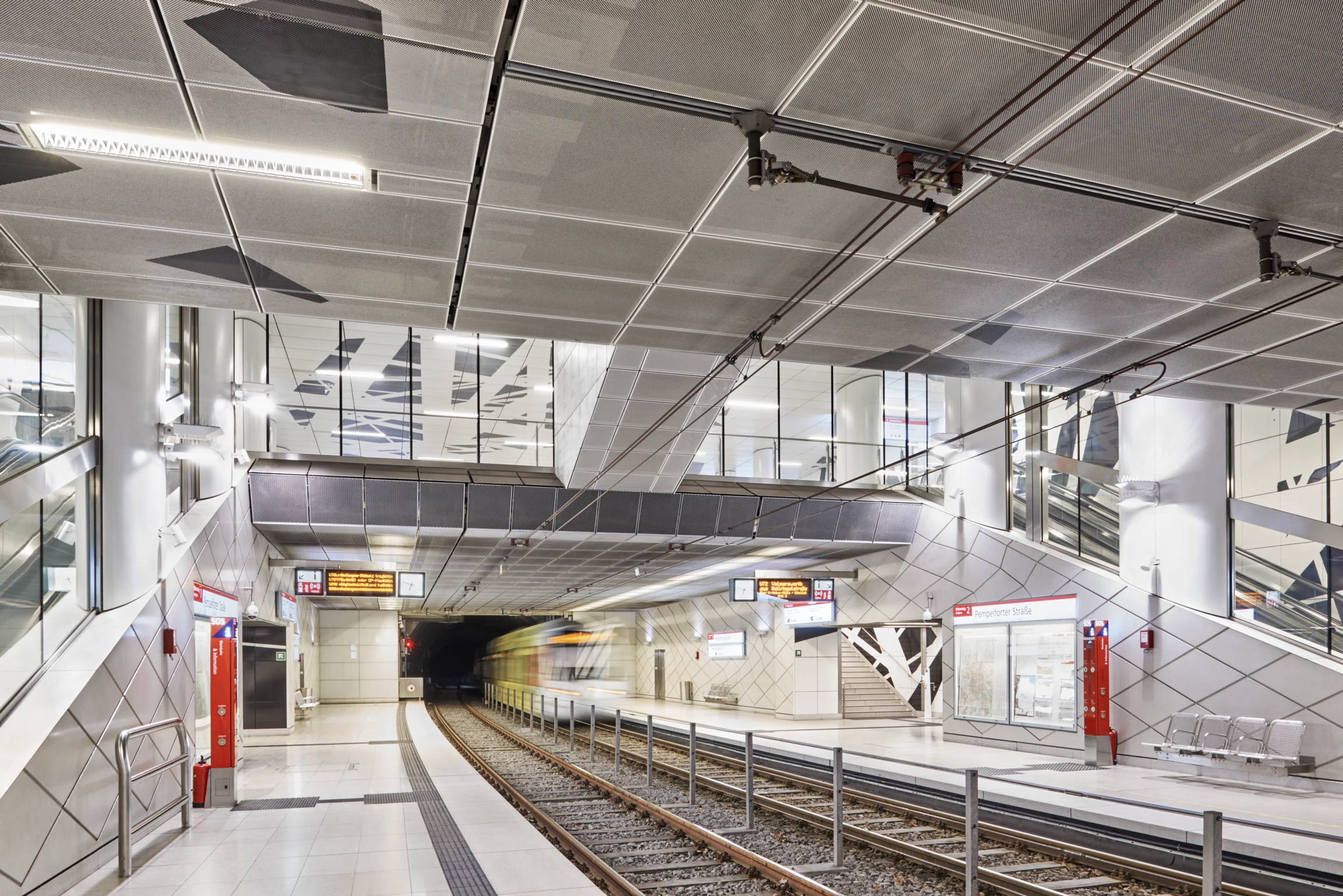 Stationsraum Gleise Pempelforter Straße