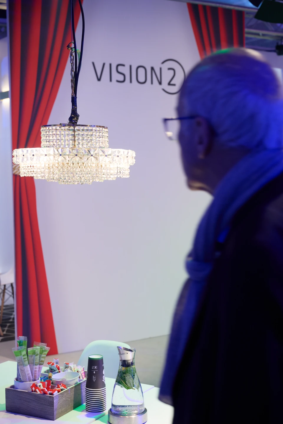 Detail Messestand Kronleuchter