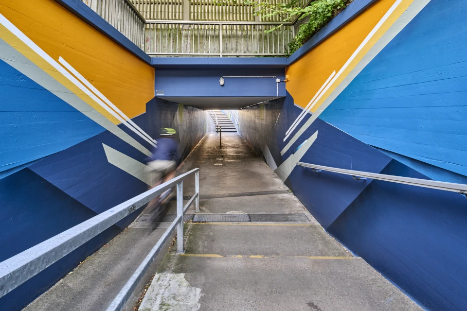 Peter Stöcker Abendblau Blick in die Unterführung