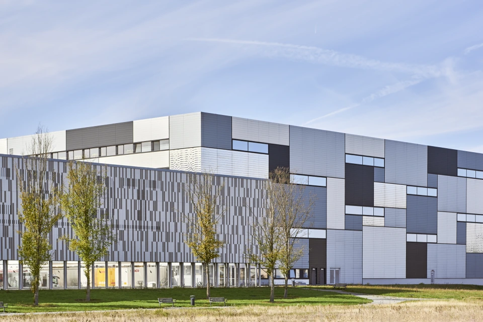 Architekturfotografie Verbindung Hochlager-Kommissionierlager